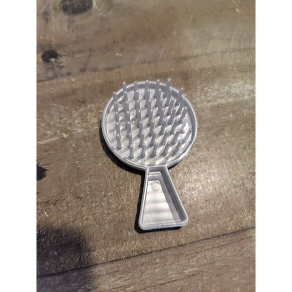 LOL suprise doll brush accessory toy - Picture 2 of 3